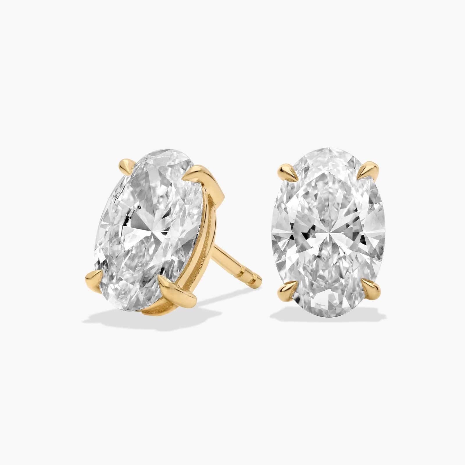 Boucles d'oreilles Eterna avec diamants taille ovale
