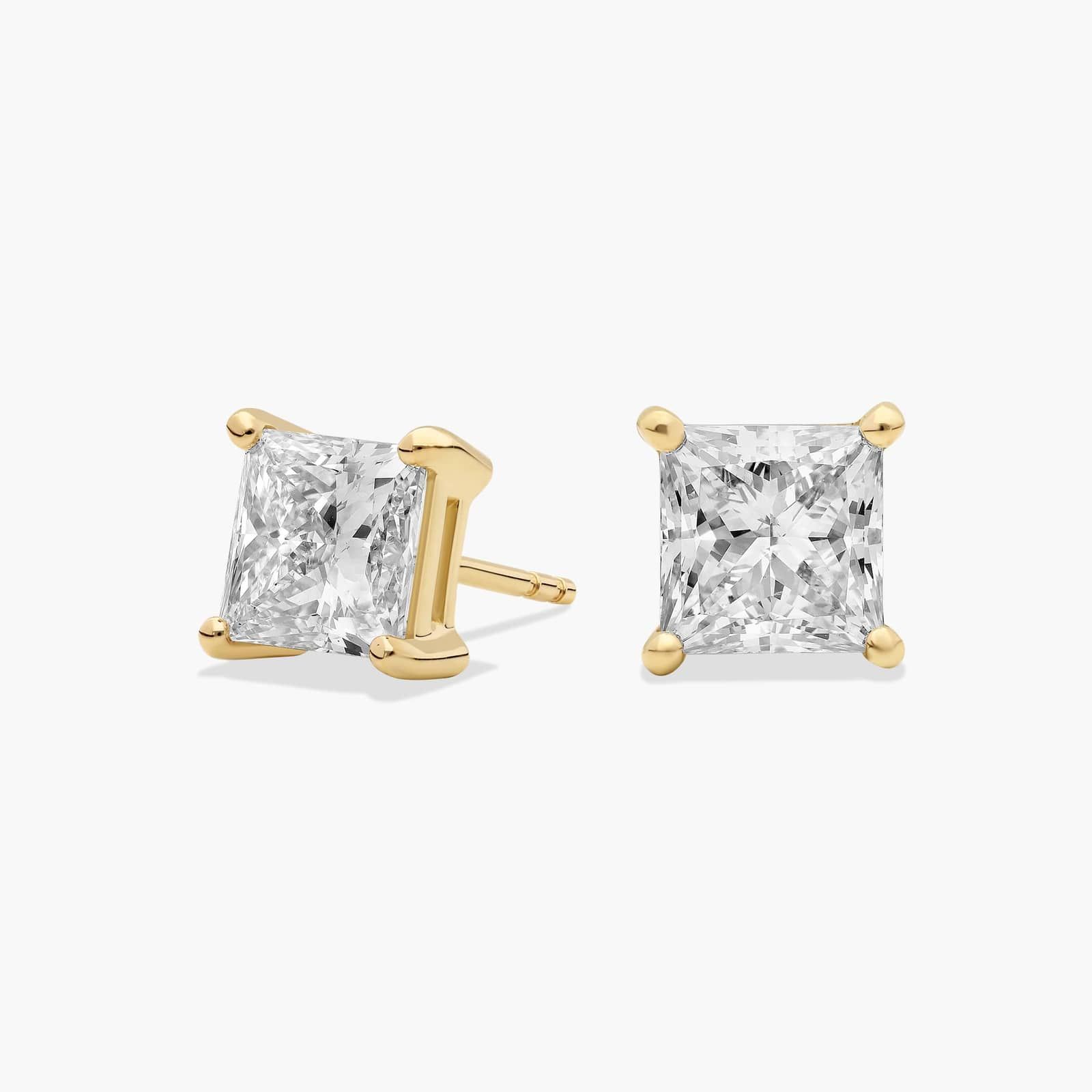 Brincos com diamantes em corte princesa Eterna