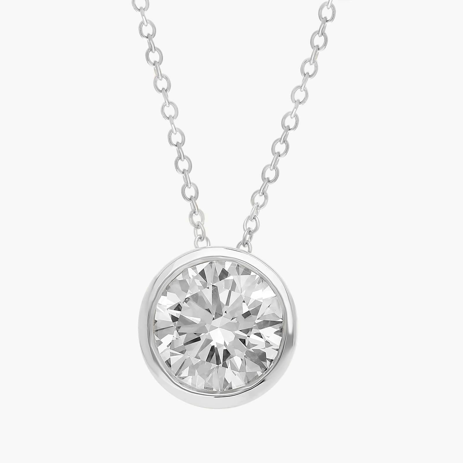Wisiorek z pojedynczym okrągłym diamentem