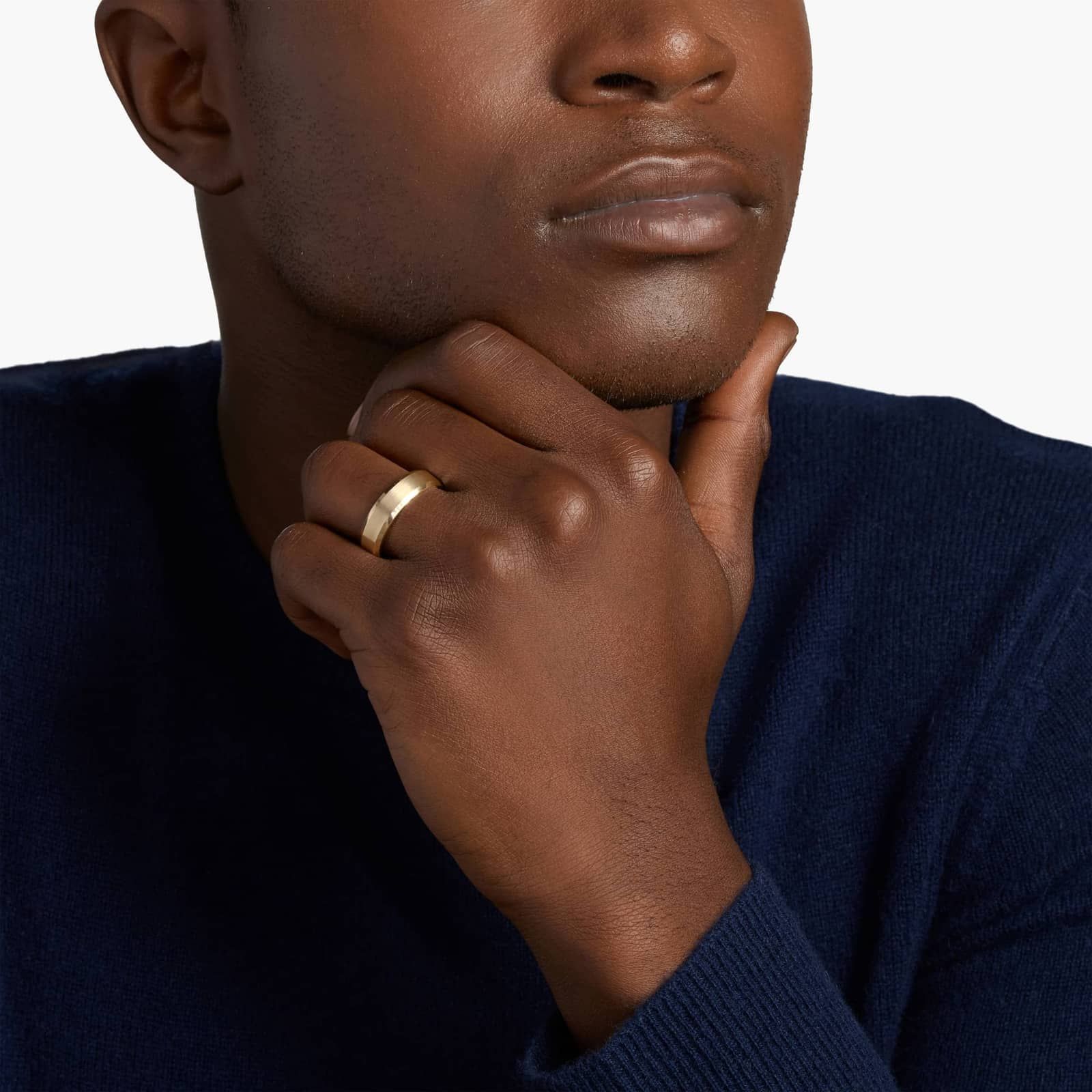 The Aurelio Bevel Matte Wedding Band - Afbeelding 2