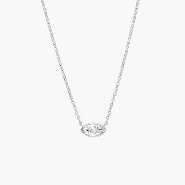 Collier pendentif solitaire à lunette est-ouest avec diamants de taille marquise de 0,5 CTW en or blanc 14K