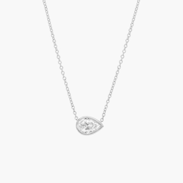 Collier pendentif solitaire à lunette est-ouest avec diamant en forme de poire de 0,75 CTW en or blanc 14K